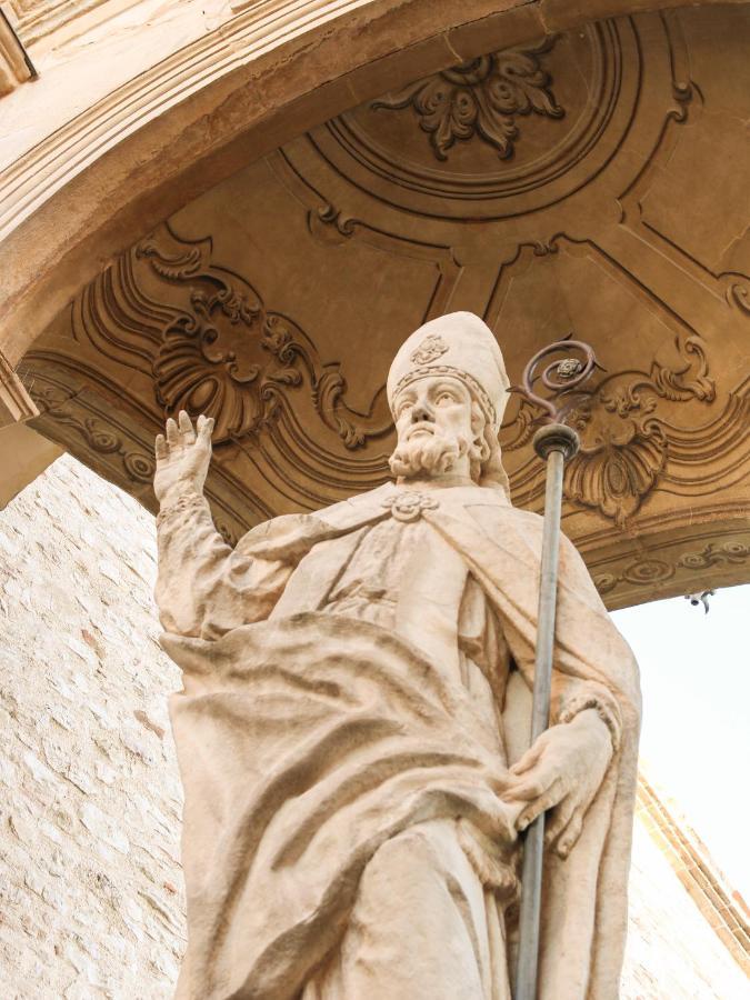 Casa Armanni - La Tua Casa Di Pietra Lägenhet Gubbio Exteriör bild